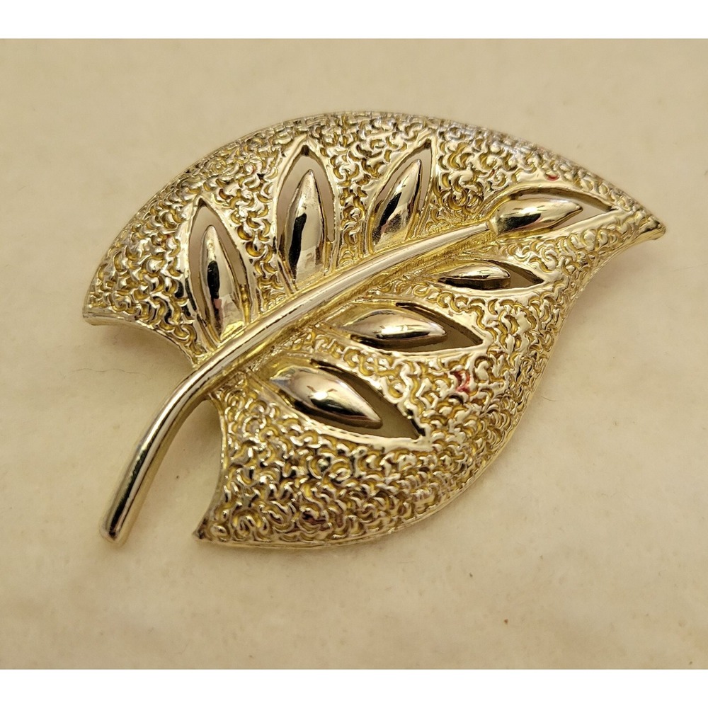 Vintage Leaf Brooch Light Gold Tone‎ Brooch Pin Art 2.25" L x 1.75" W